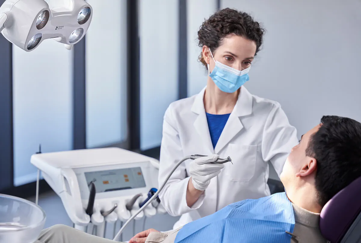 Dentsply Sirona AXANO: Prawidłowa pozycja ciała i ergonomia. Twój dzień pracy staje się prostszy.